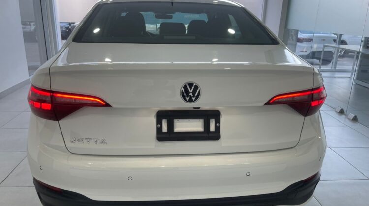 Volkswagen Jetta Comfortline 2024