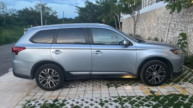 Mitsubishi Outlander ES 2016