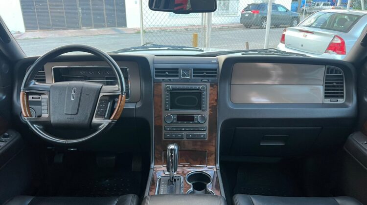 Lincoln Navigator 2011