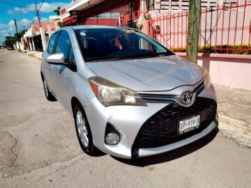 Toyota Yaris HB Premium 2015