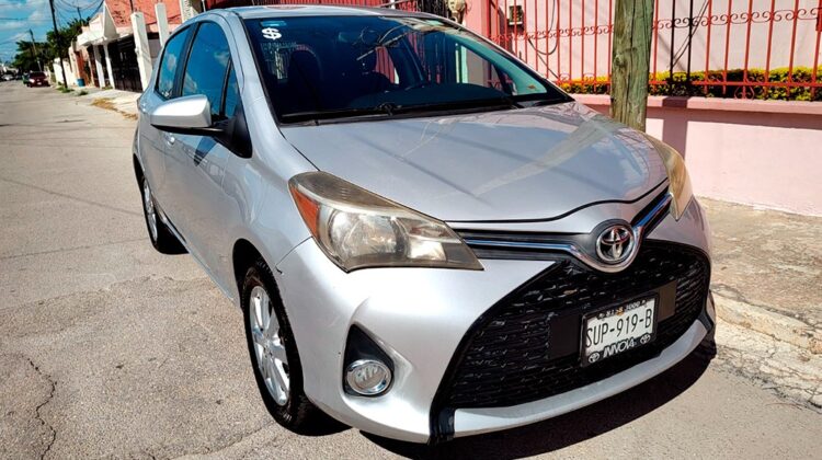 Toyota Yaris HB Premium 2015