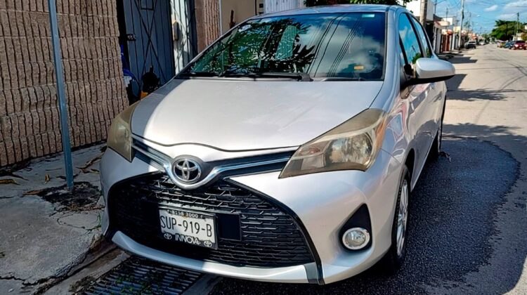 Toyota Yaris HB Premium 2015