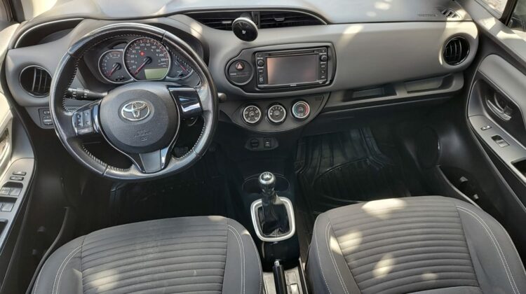 Toyota Yaris HB Premium 2015