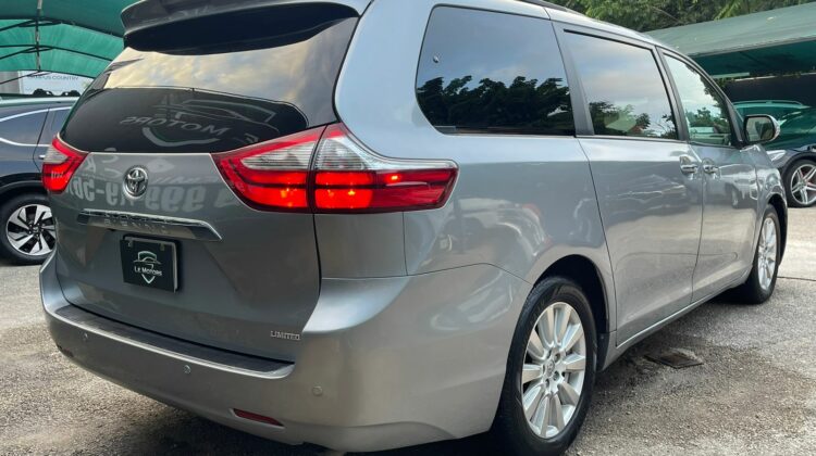 Toyota Sienna Limited 2017