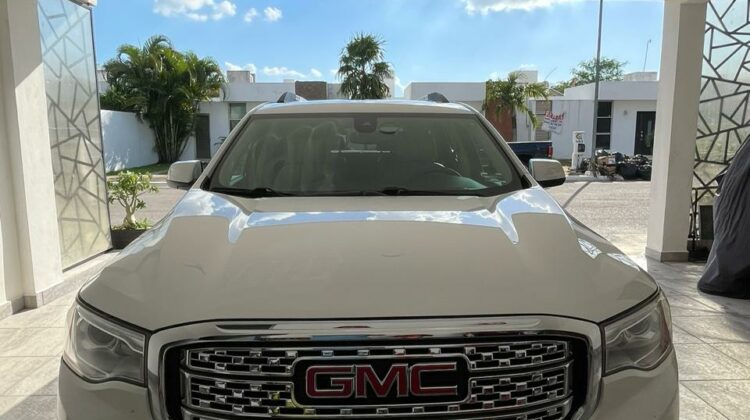 GMC ACADIA DENALI