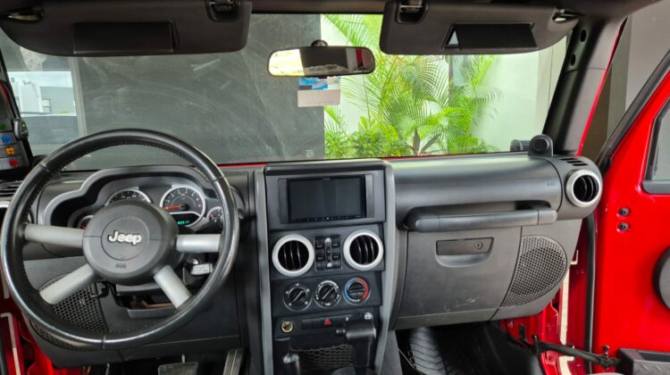 Jeep Wrangler Unlimited Sahara 2010