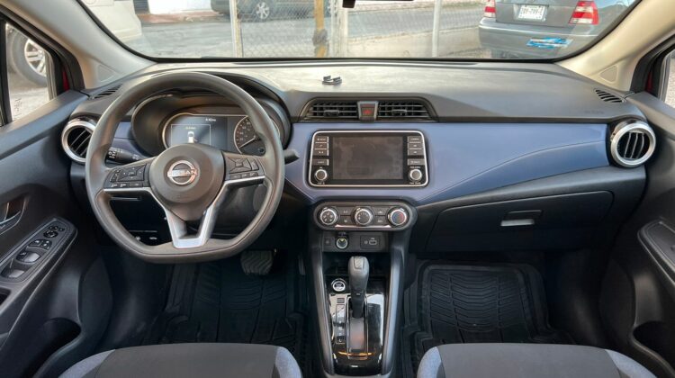 Nissan Versa Advance 2023