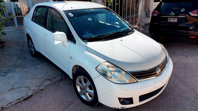 Nissan Tiida Sedan Emotion 2011