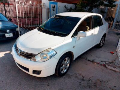 Nissan Tiida Sedan Emotion 2011