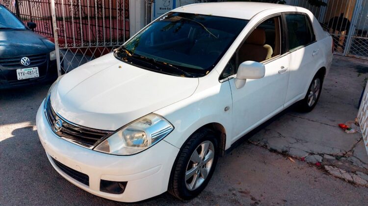 Nissan Tiida Sedan Emotion 2011