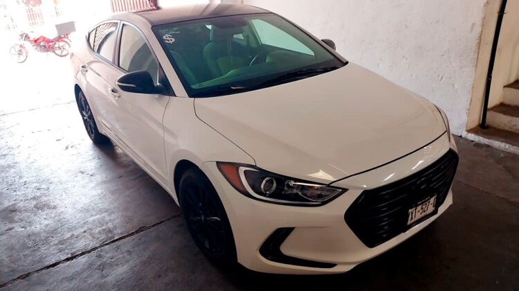 Hyundai Elantra Premium 2018