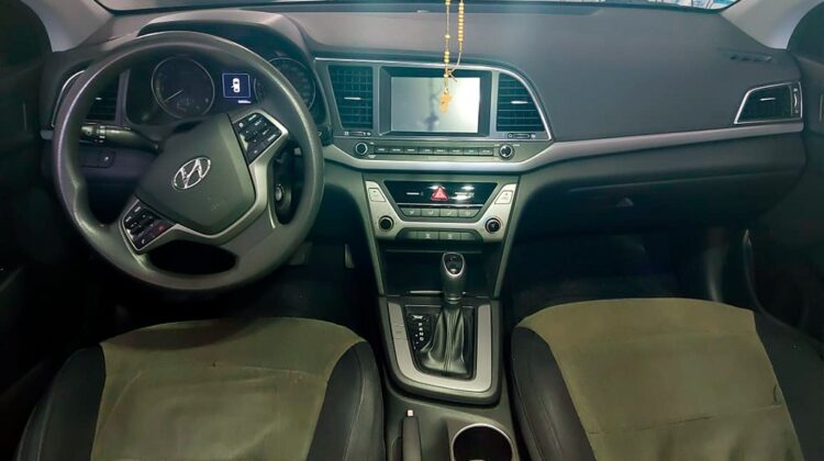 Hyundai Elantra Premium 2018