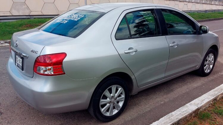 Toyota Yaris Sedan Premium Automático 2016