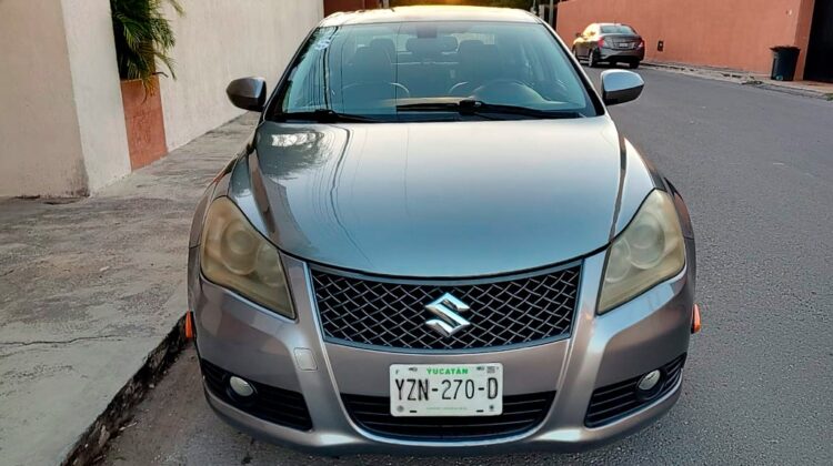 Suzuki Kizashi GLX CVT 2.4 L 2014