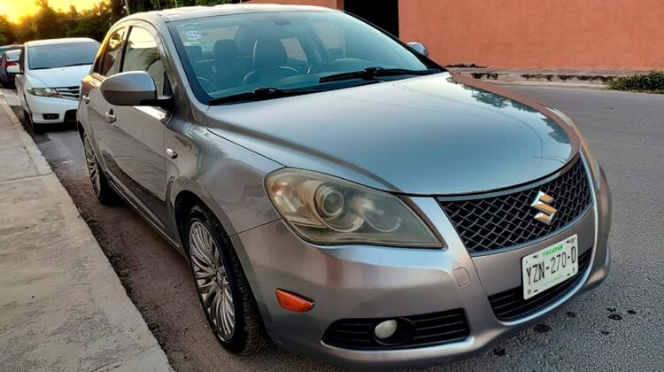 Suzuki Kizashi GLX CVT 2.4 L 2014