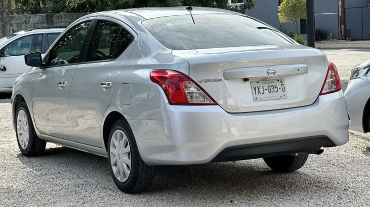 NISSAN VERSA AUTOMATICO 2018