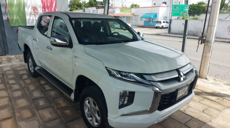 Mitsubishi L200 doble cabina estándar 2019