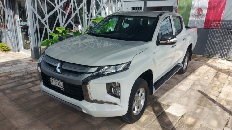 Mitsubishi L200 doble cabina estándar 2019