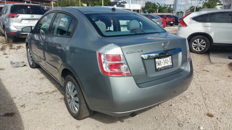 Nissan Sentra automático 2010