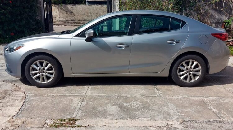 Mazda 3 i Touring 2015