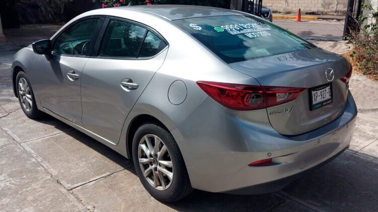 Mazda 3 i Touring 2015