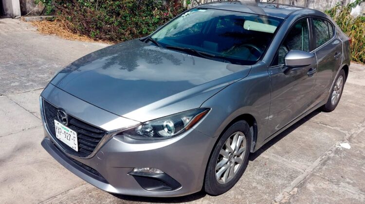 Mazda 3 i Touring 2015