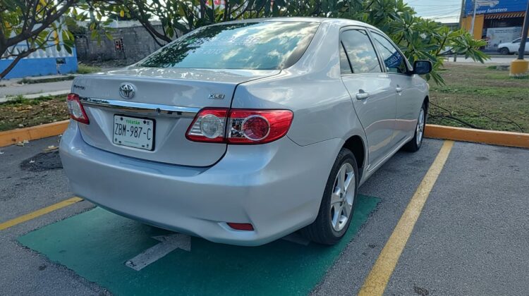 Toyota Corolla XLE 2013