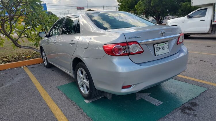 Toyota Corolla XLE 2013