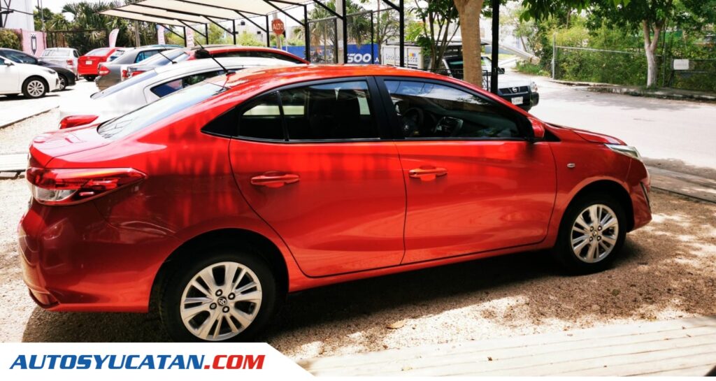 Yaris 2018 Core CVTI-S Rojo