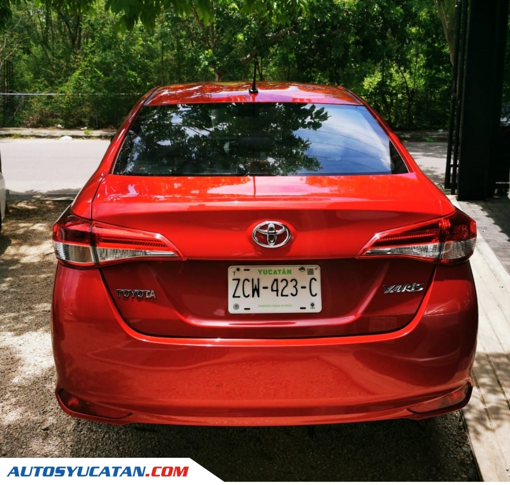 Yaris 2018 Core CVTI-S Rojo