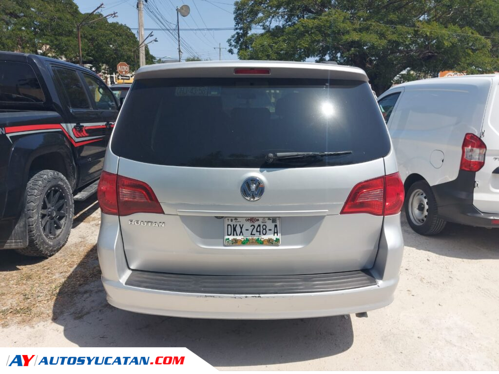 Volkswagen Routan 2012