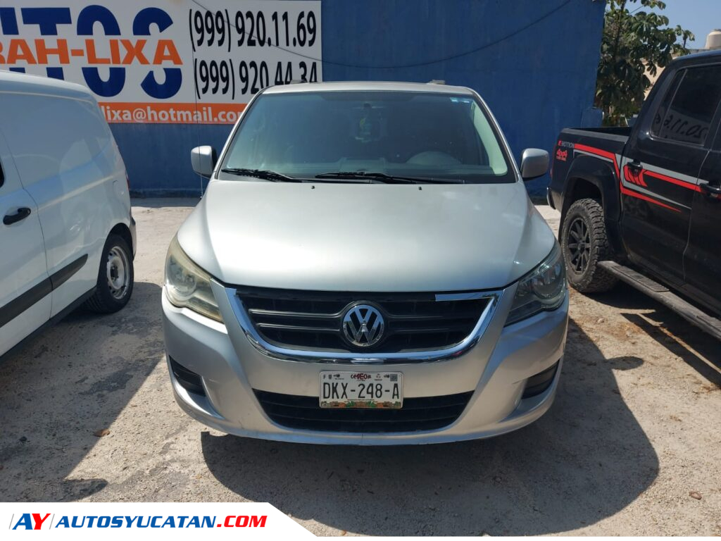 Volkswagen Routan 2012