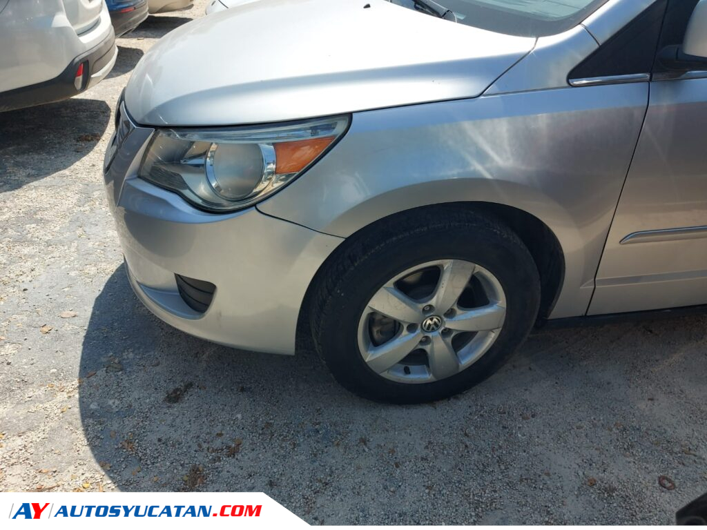 Volkswagen Routan 2012