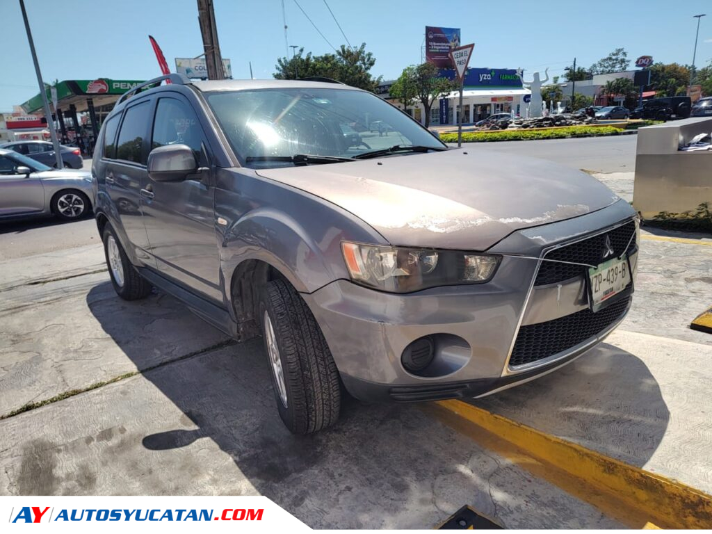 Mitsubishi Outlander ES 2010