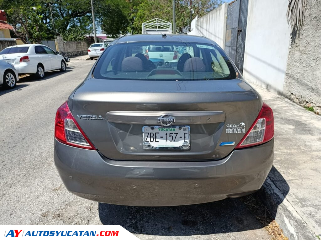 Nissan Versa Sense 2012