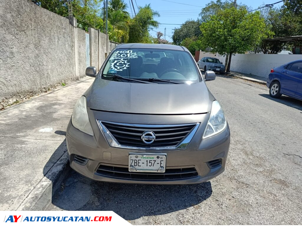 Nissan Versa Sense 2012