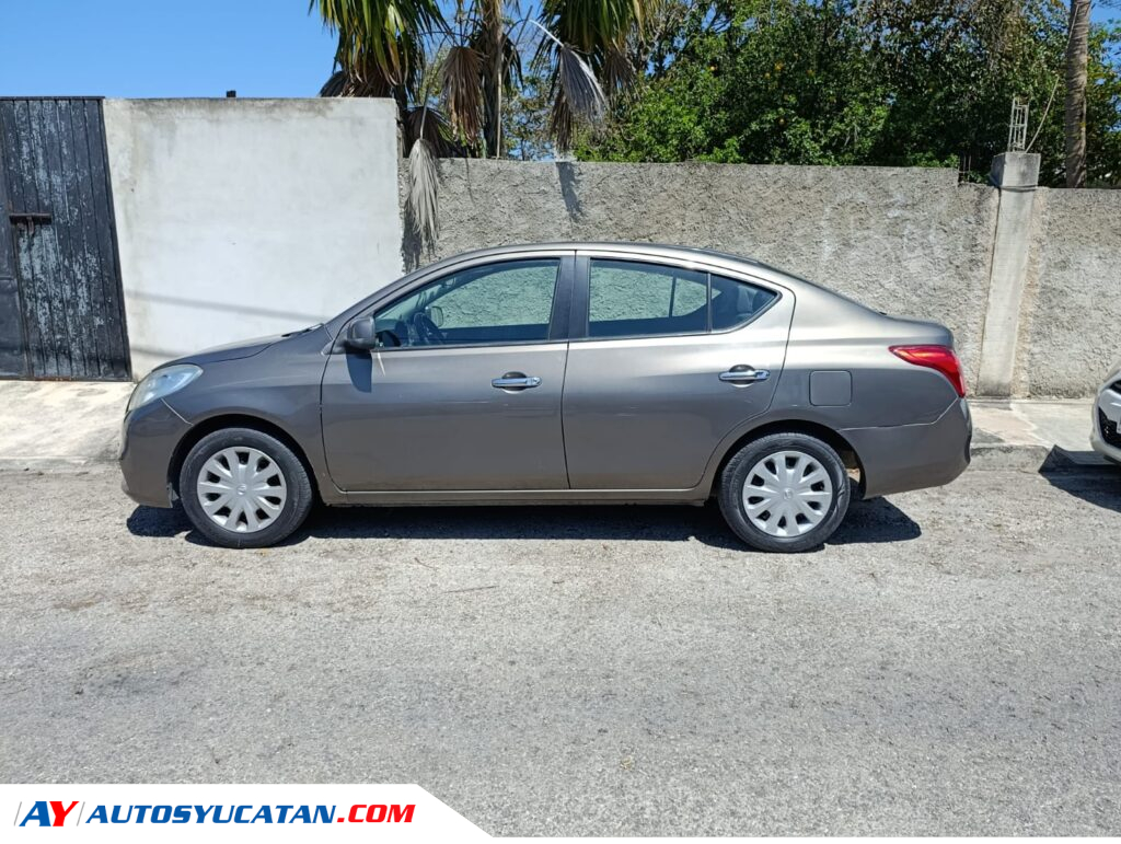 Nissan Versa Sense 2012